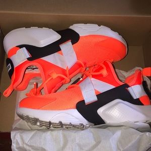 Nike Air Huarache City Low PRM